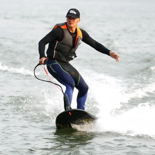 2023 Najlepsza elektryczna deska surfingowa WaveThruster